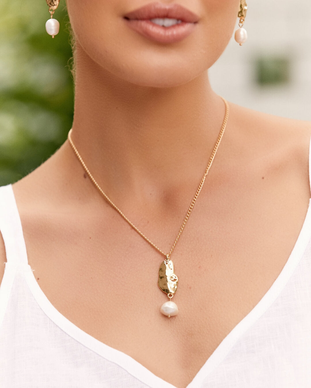 Molten Metal Pearl Drop Short Necklace